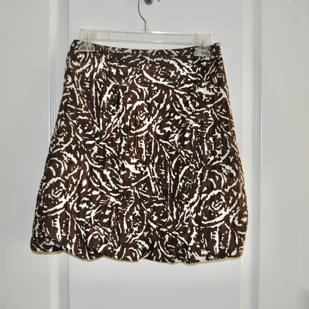 Banana Republic brown skirt with white pattern`